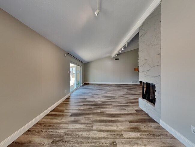 Photo - 2111 El Dorado Way