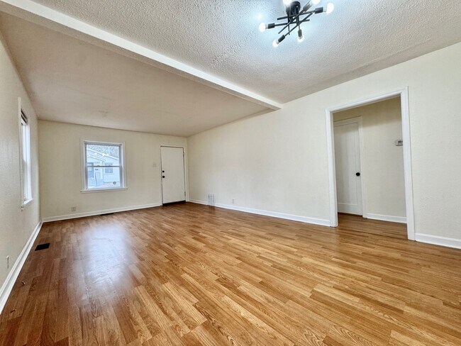 Photo - 1309 Gerst Ave