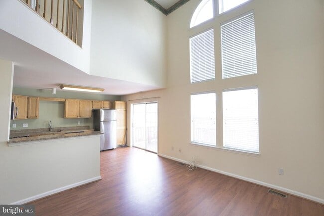 Photo - 306 Pimlico Way