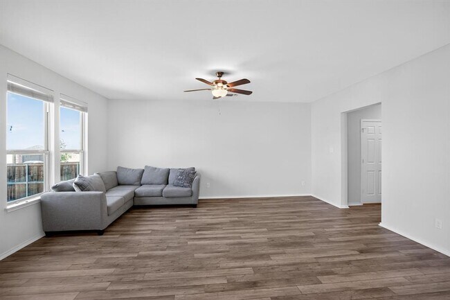 Photo - 453 Stone Water Ln