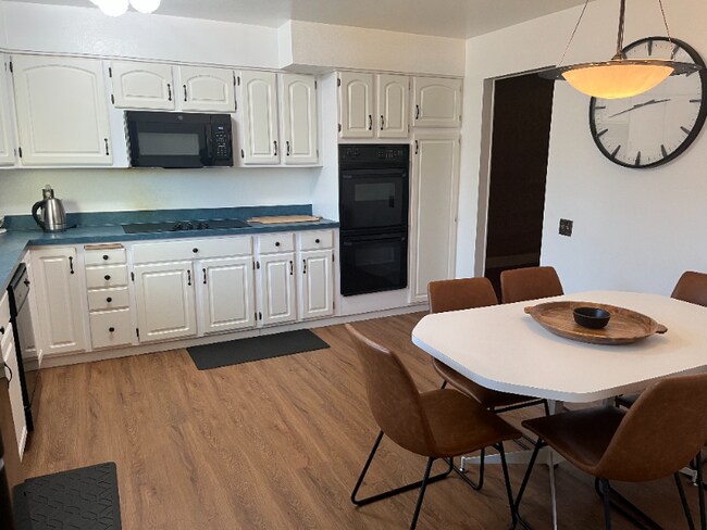 Photo - 661 S Fulton St