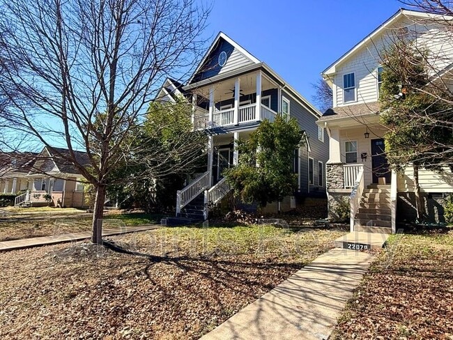 Building Photo - 2209 10th Ave S Unit A