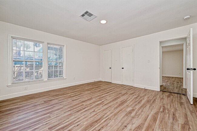 Photo - 5609 Denmark St Unit B