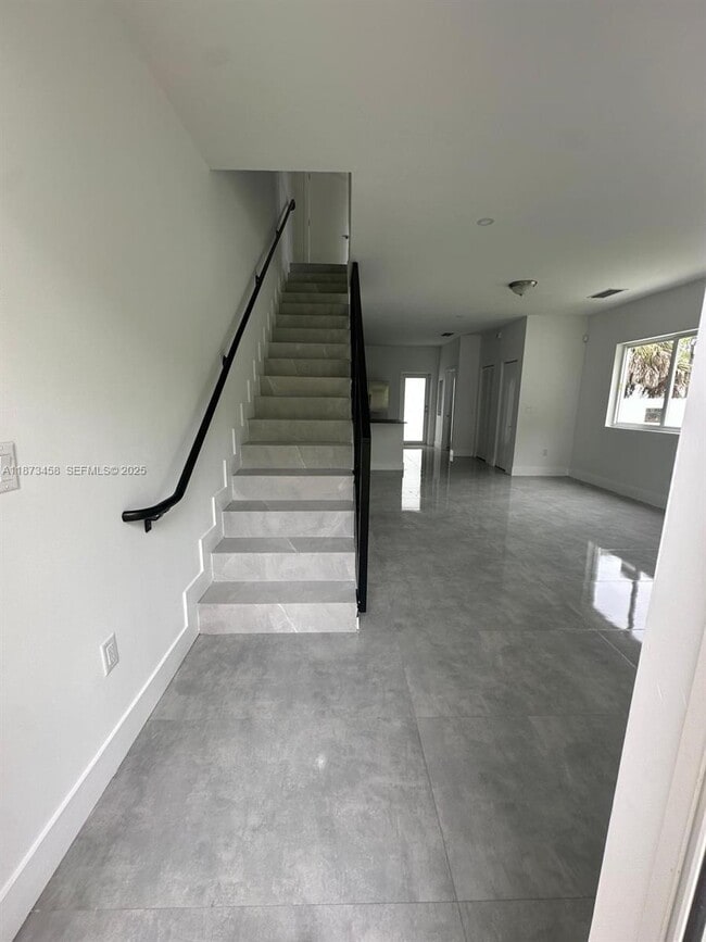 Photo - 723 NW 19th Ave Unit B