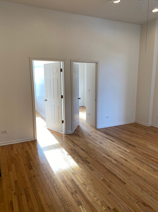 Bedrooms - 2712 W North Ave