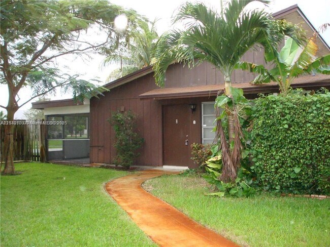 Building Photo - 3200 NW 5th Terrace Unit 8 Rental