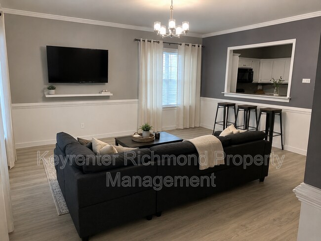 Photo - 117 E 13th St