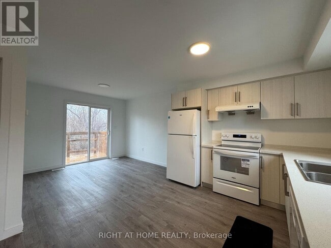 Photo - 127 HighRiver Trl