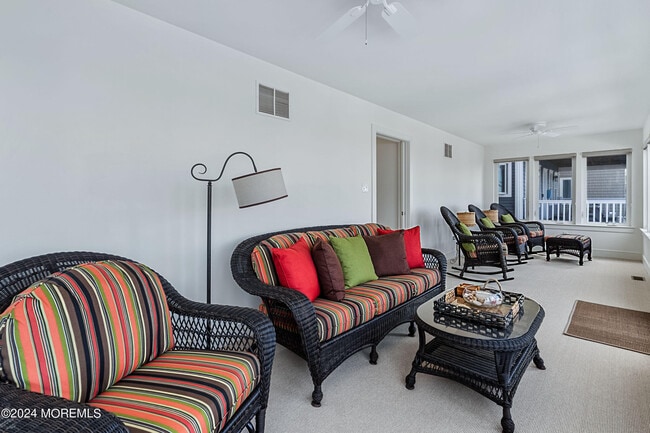 Photo - 556 Riverside Dr