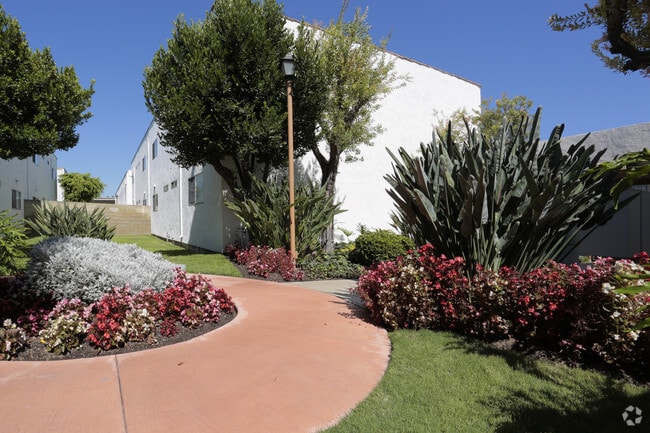 Las Casas Apartments