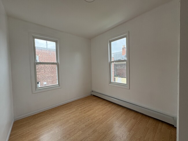 Building Photo - 5414 94th St Unit 54-14 94th street Apt 2