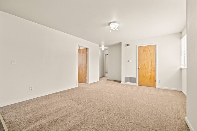 Building Photo - Your New Oakland Oasis: Modern 3-Bed with ... Unit 4 Rental