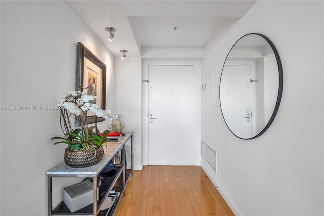 Photo - 1900 Sunset Harbour Dr Unidad 1205/07