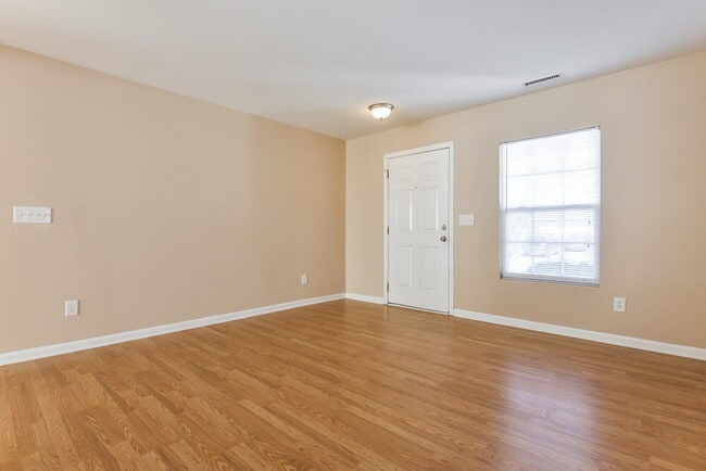 Photo - 107 Sleeper Car Ln