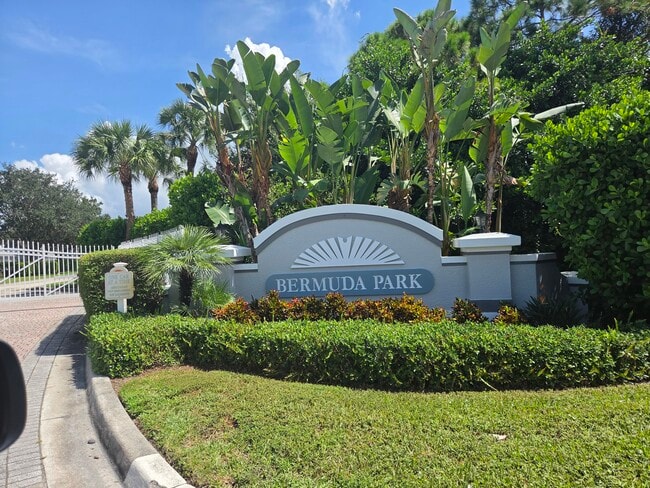 Entry - 25727 Lake Amelia Way Unit 202