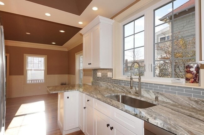 Photo - 276 Waverley Ave Unit 1