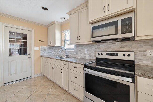 Photo - 6231 S Briar Knoll Dr