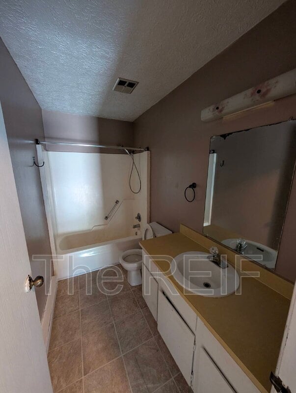 Photo - 719 Peachtree Pl