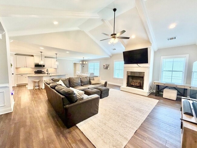 Photo - 111 Ananias St