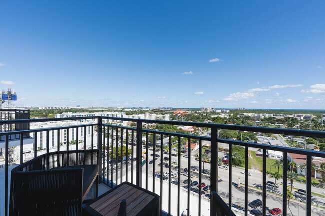 1BR, 1BA - 750SF - View