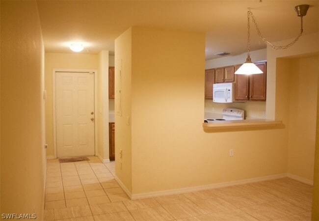 Building Photo - 9051 Gervais Cir