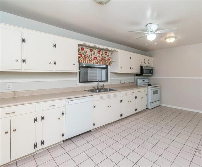 Photo - 2655 N Harbor Dr