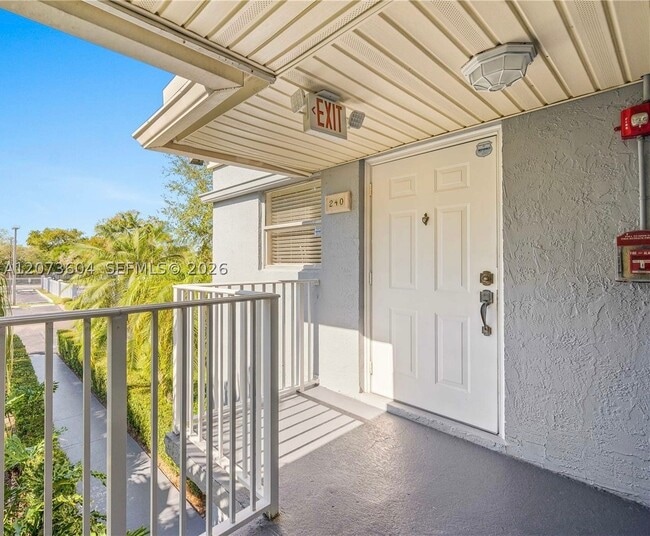 Building Photo - 4600 SW 67th Ave Unit 240