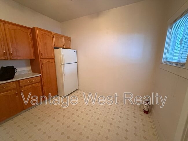 Photo - 690-690 Winnipeg St