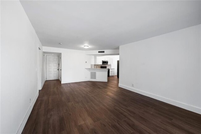 Photo - 8851 Wiles Rd Unidad 202