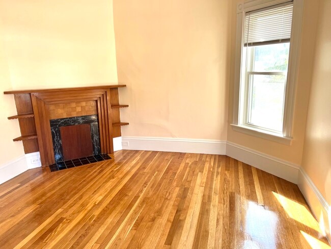 1st bedrm - 199 Bryant St Unit #2