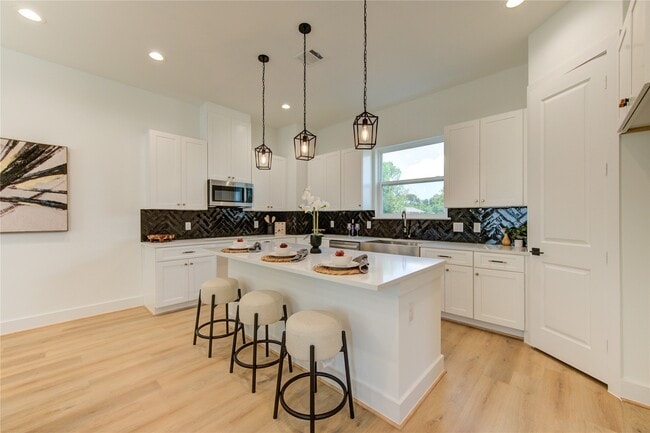 Building Photo - 4041 Buck St