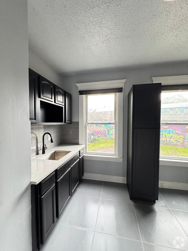 Building Photo - 15 Downes St Unit 1st Fl Rental