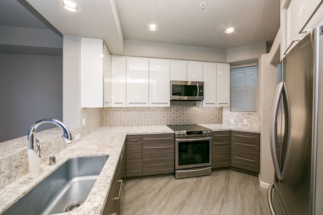 Photo - 880 Meridian Bay Ln