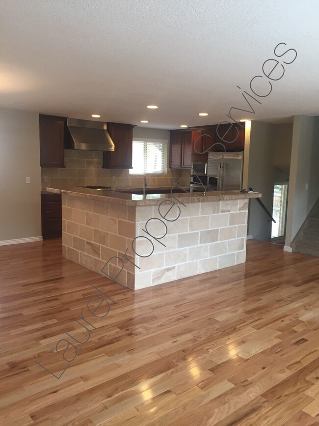 Photo - 517 Holman Way