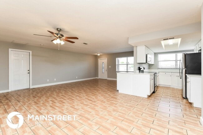 Photo - 916 SE 18th St