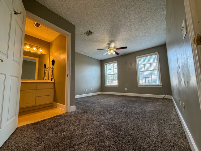 Building Photo - 210 Lantana Ct Rental