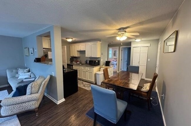 Building Photo - 128 Tudor St Unit C