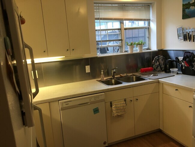 Kitchen - 8 Robinwood Avenue Unit 2