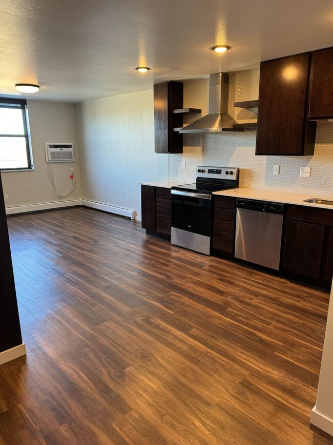 Modern Apartments in North Bismarck - Modern Apartments in North Bismarck Unit D-210