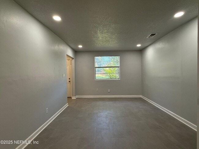 Photo - 1909 Layton Rd