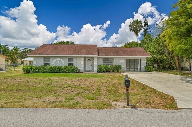 Photo - **3/2 House in San Carlos - Huge fenced backyard - City Water**