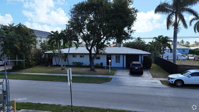 Building Photo - 2710 NE 48th Ct Rental
