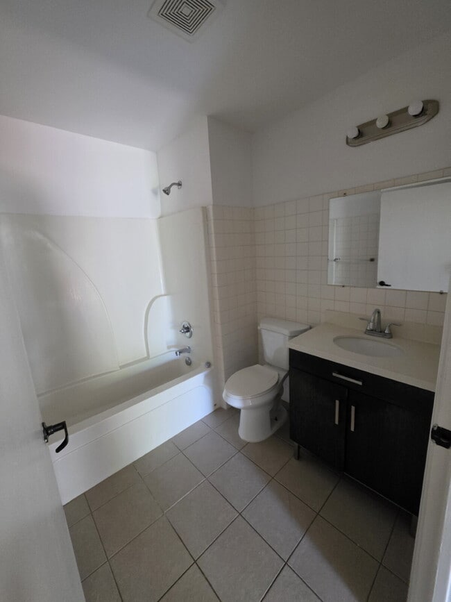 Comfortable 2-Bedroom Unit with Washer, Dryer & Off-Street Parking