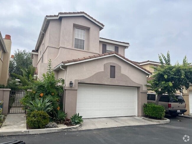 Building Photo - A BEAUTY!  2 STORY 3 BR/2.5 BATH HOUSE IN ...
