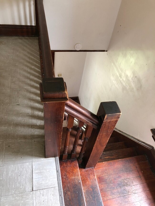 Building Photo - Mom's Moline Unit Mom's Moline Up