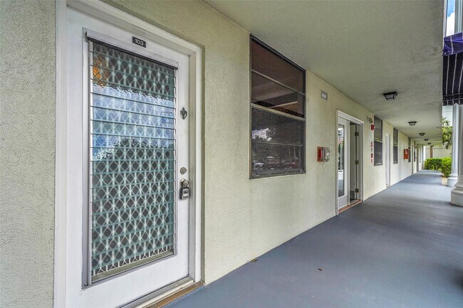 Photo - 1713 Whitehall Dr Unit 103
