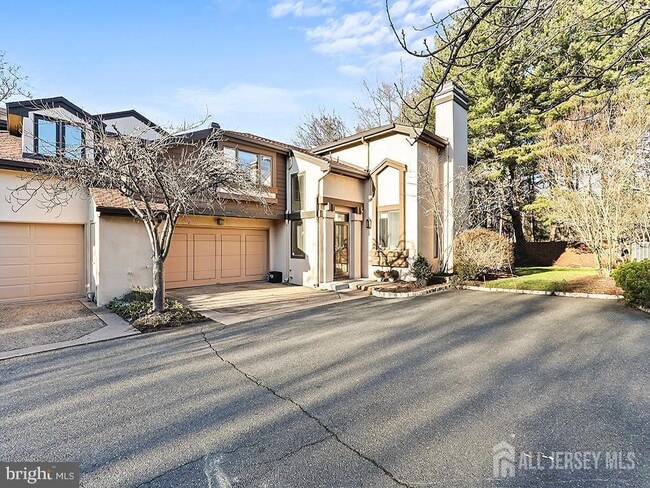 Building Photo - 540 Sayre Dr