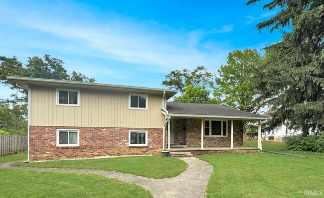 Building Photo - 205 S Bryan Ave