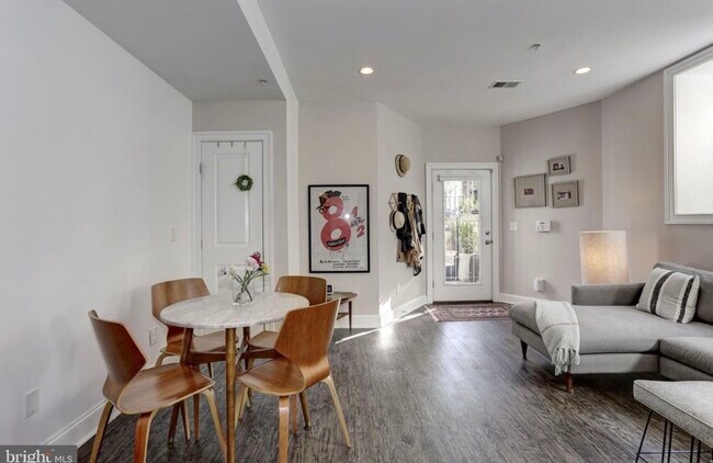 Photo - 12 S St NE Unit Apt 1