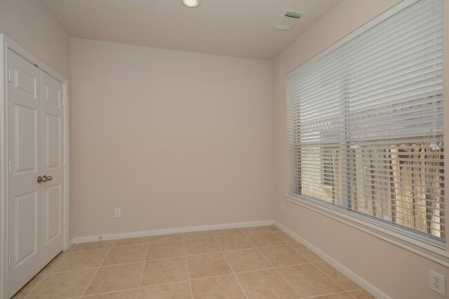 Photo - 47 N Spinning Wheel Cir